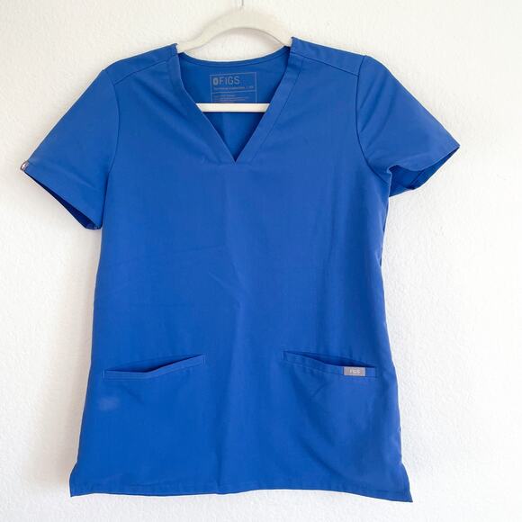 FIGS Denim Blue Casma Three Pocket Scrub Top - Picture 2 of 6